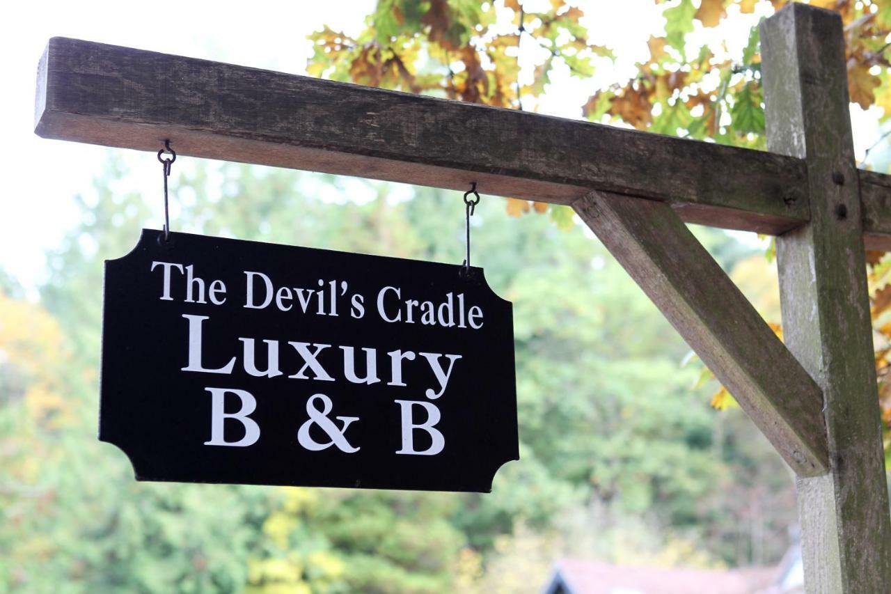 Hotel The Devils Cradle Farnham  Esterno foto